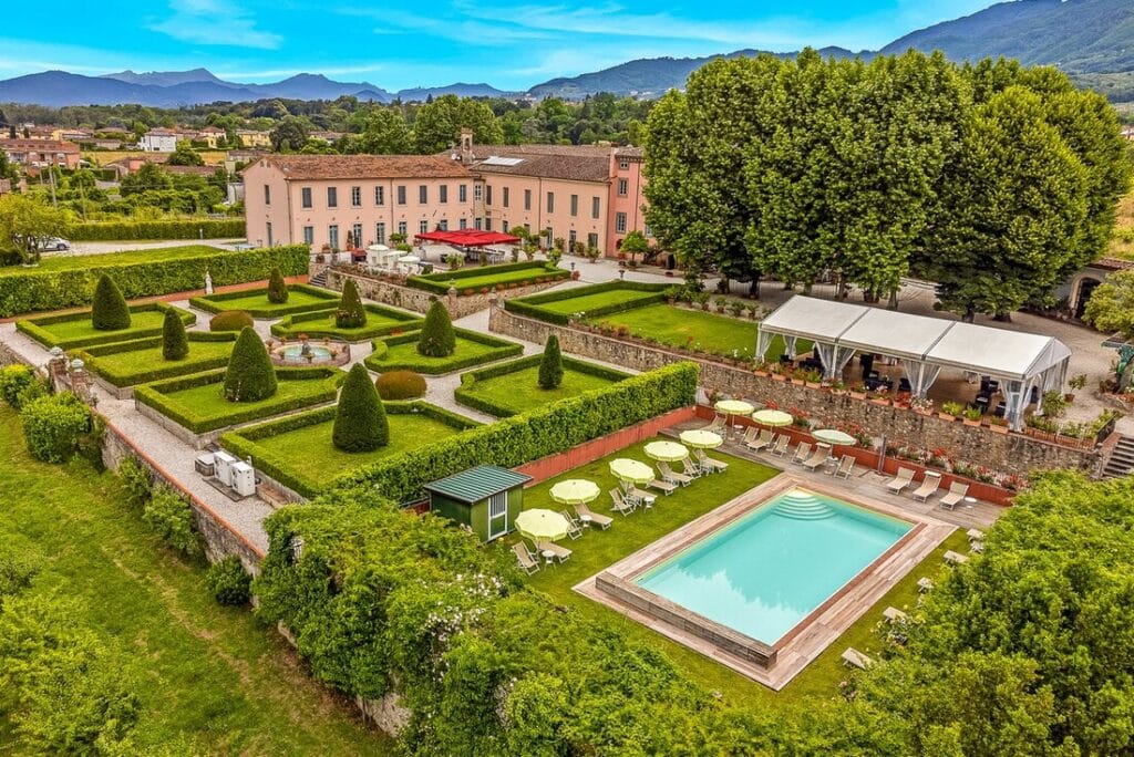 Villa Tuscany 63 — Guests: 32 / Bdr: 16 / Bth: 23