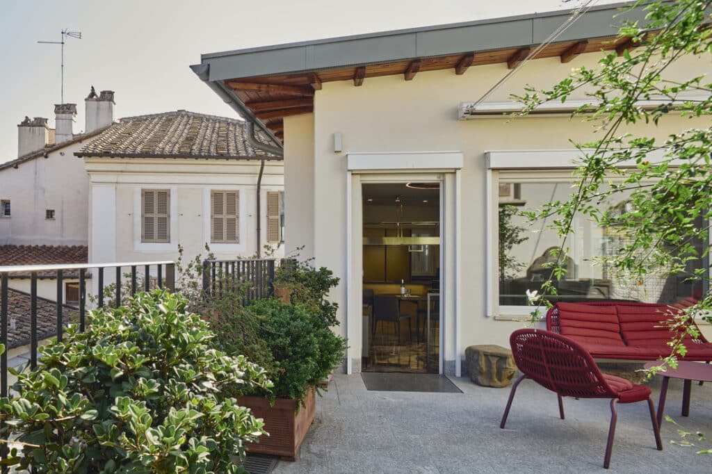 Rome Residence 03 — Guests: 6 / Bdr: 3 / Bth: 3